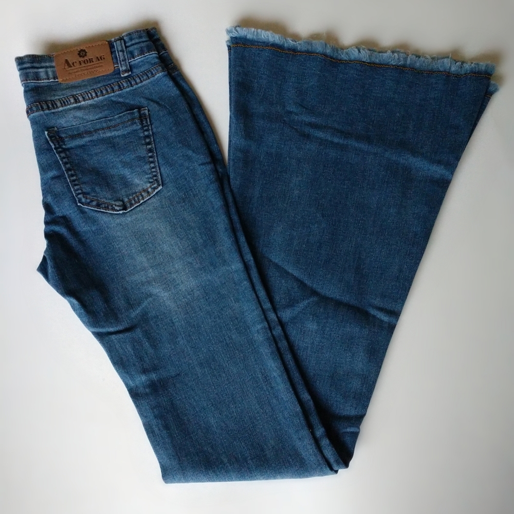 Denim flare fitted jeans.